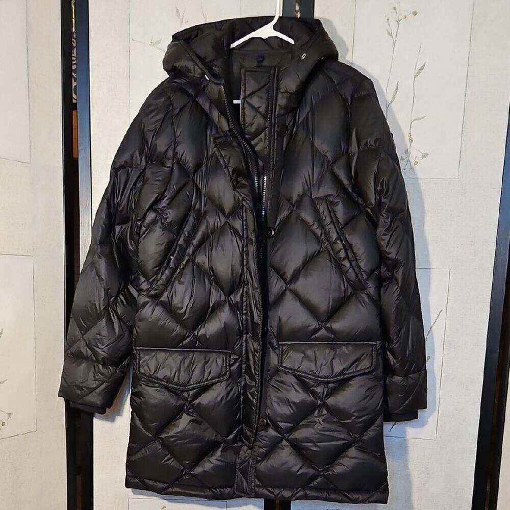 Abercrombie & Fitch Black Puffer Jacket with Hood and Mid-Length Design